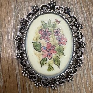Vintage Oval Floral Design Brooch/Pin with Silver Tone
